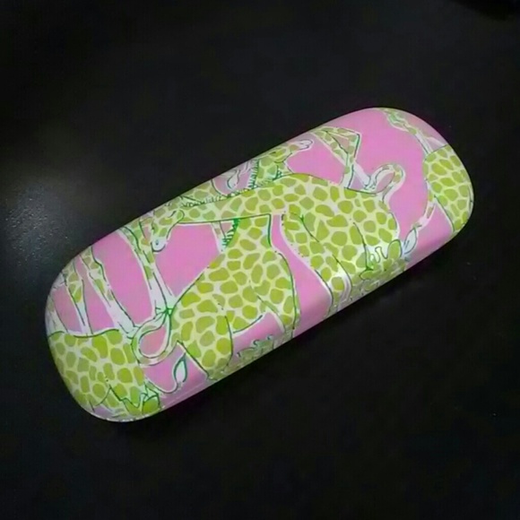 Lilly Pulitzer Accessories - Lilly Pulitzzer eyeglass case Giraffe